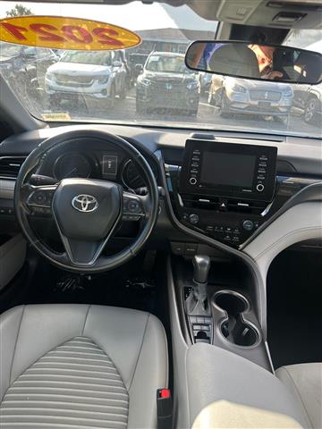$22000 : Toyota Camry SE Hybrid image 4