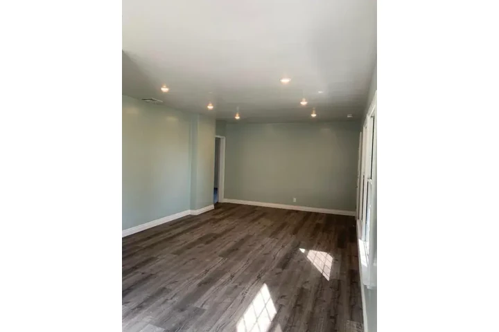 $1600 : Pico Rivera Available!!! image 3