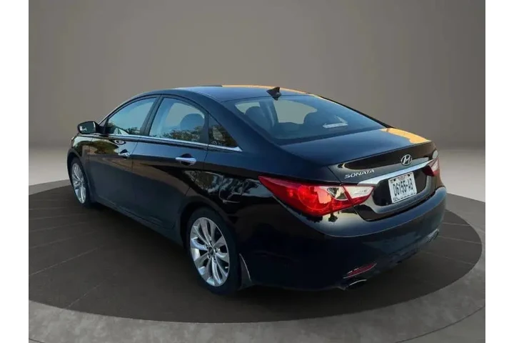 $7900 : 2013 Sonata SE image 5
