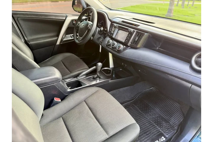 $16199 : 2018 TOYOTA RAV4 LE image 3