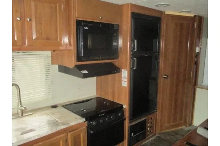2018 E-450 image 7