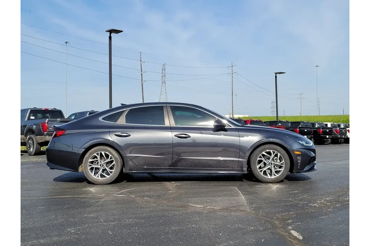 $18117 : Hyundai SONATA 2020 SEL 4dr image 2