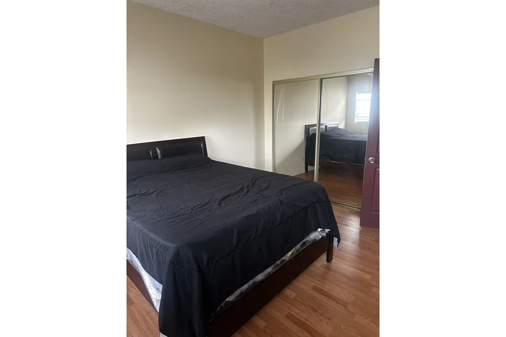 $900 : Se renta recámara image 3