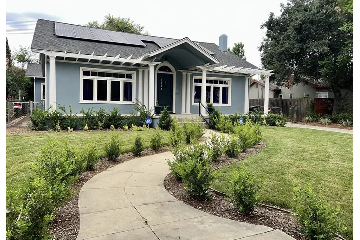 $1000 : spacious Cute updated home image 1