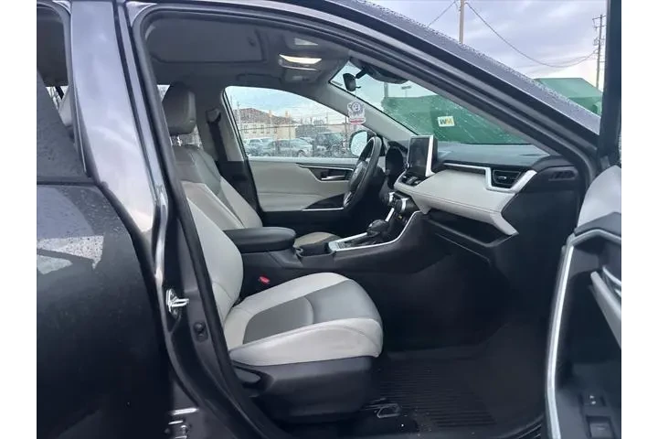 $33500 : Toyota RAV4 2024 AWD XLE Pre image 10