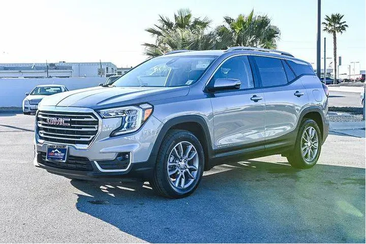 $23788 : GMC Terrain 2024 AWD SLT 4dr image 3