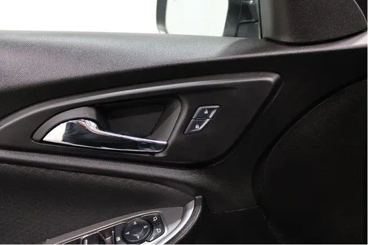 $20988 : Chevrolet Malibu 2025 LS 4dr image 8