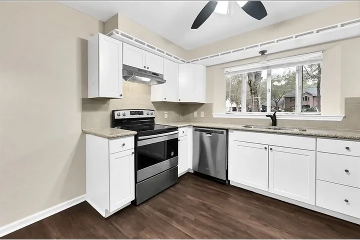 $1000 : 3 dormitorios 2 remodel Housto image 3