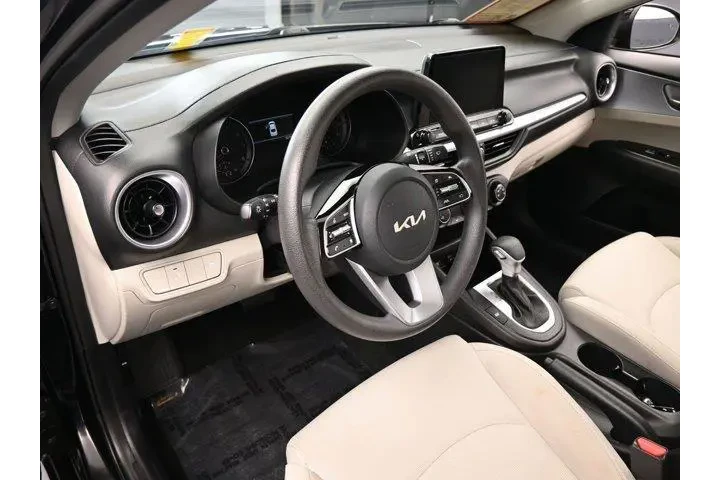 $13995 : Kia Forte 2022 FE 4dr Sedan image 10