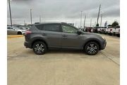 $14995 : Toyota RAV4 2017 LE 4dr SUV thumbnail