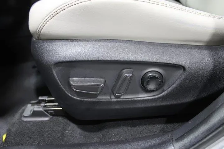 $35492 : Toyota RAV4 2022 AWD Limited image 4