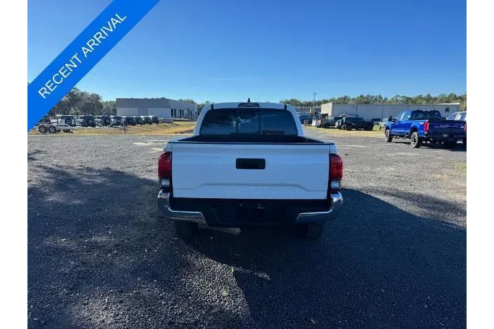 $30585 : Toyota Tacoma 2023 4x2 SR5 4 image 4