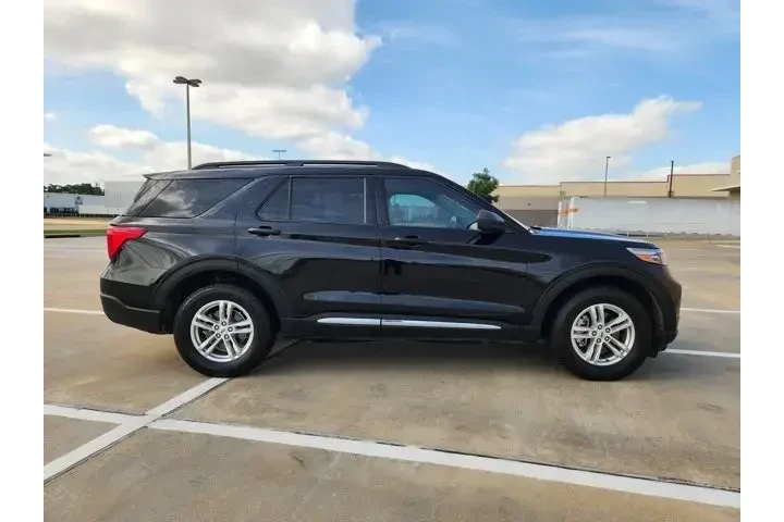$26309 : Ford Explorer 2023 AWD XLT 4 image 4