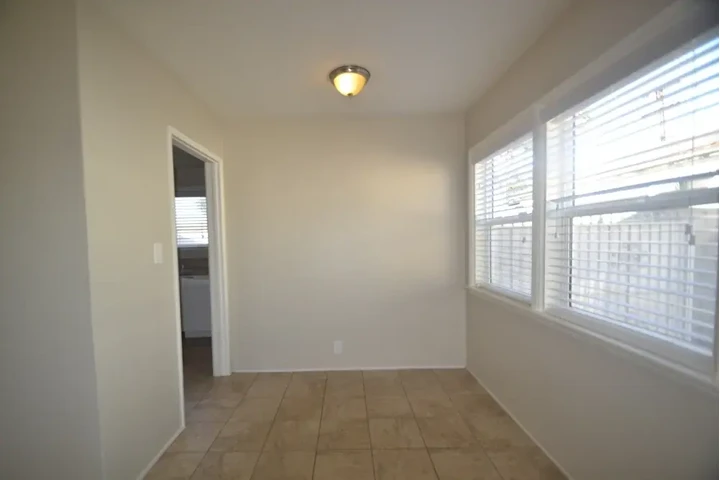 $1100 : 3 bedroom house for rent image 3