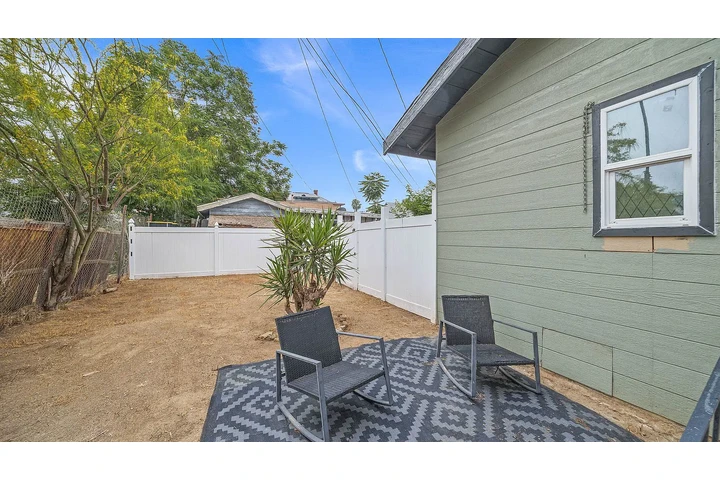 $800 : Home includes 2 bedrooms ! image 8