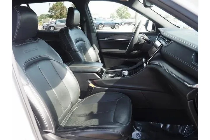 $35885 : Jeep Grand Cherokee L 2023 4 image 9