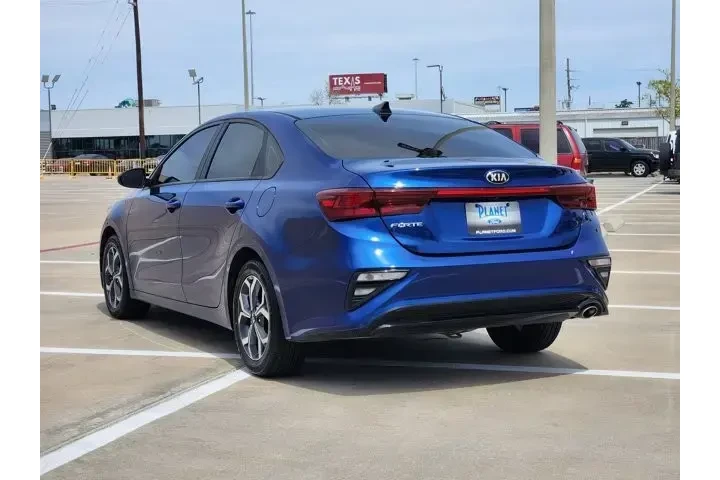 $13940 : Kia Forte 2020 FE 4dr Sedan image 7