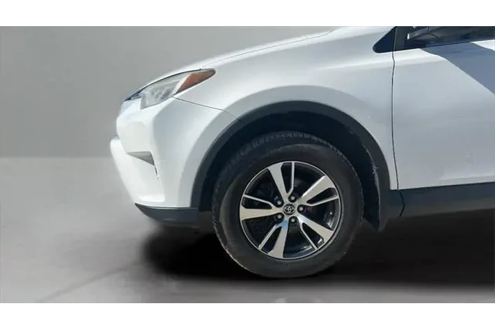 $15533 : Toyota RAV4 2017 AWD XLE 4dr image 9