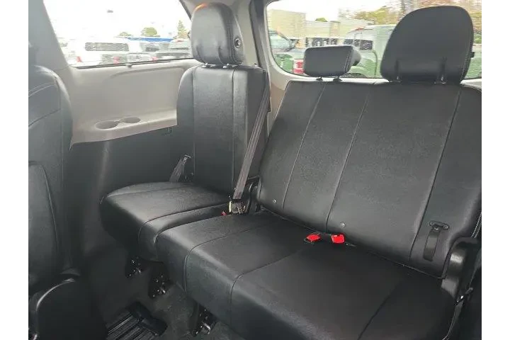 $29995 : Toyota Sienna 2020 SE 8-Pass image 9