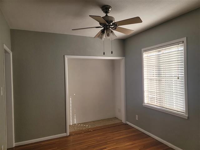 $1000 : Lovely Home 2BED ..LAKEWOOD image 4