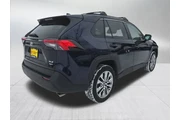$30000 : Toyota RAV4 2021 AWD XLE Pre thumbnail