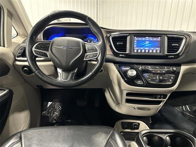 $15737 : Pre-Owned 2018 Pacifica Touri image 5