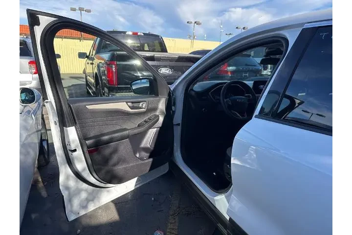 $17615 : Ford Escape 2022 SE 4dr SUV image 7