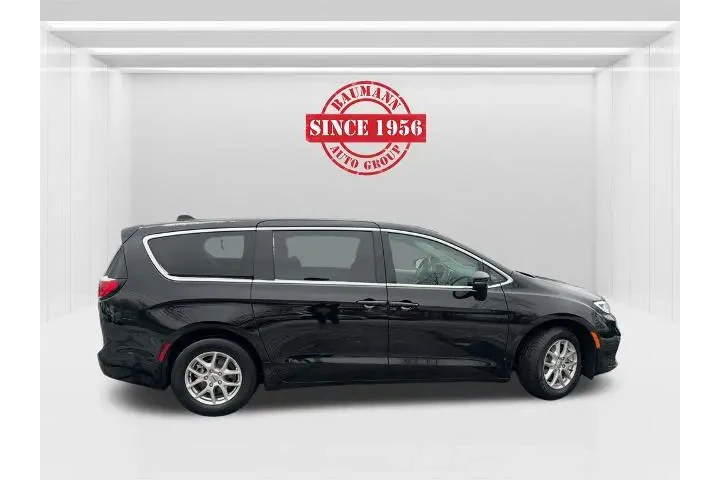$29600 : Chrysler Pacifica 2024 Touri image 4
