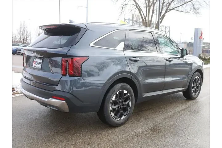 $24490 : Kia Sorento 2024 S 4dr SUV image 10