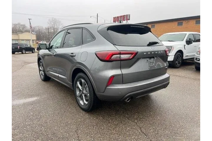 $23942 : Ford Escape 2023 AWD ST-Line image 6
