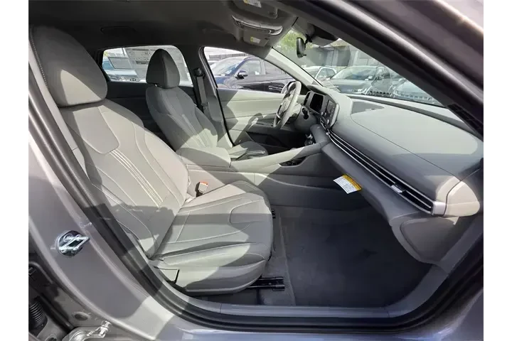 $20500 : Hyundai ELANTRA 2025 SEL Spo image 9