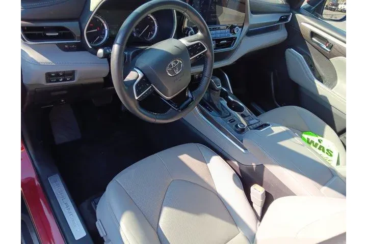 $39995 : Toyota Highlander 2022 AWD L image 7