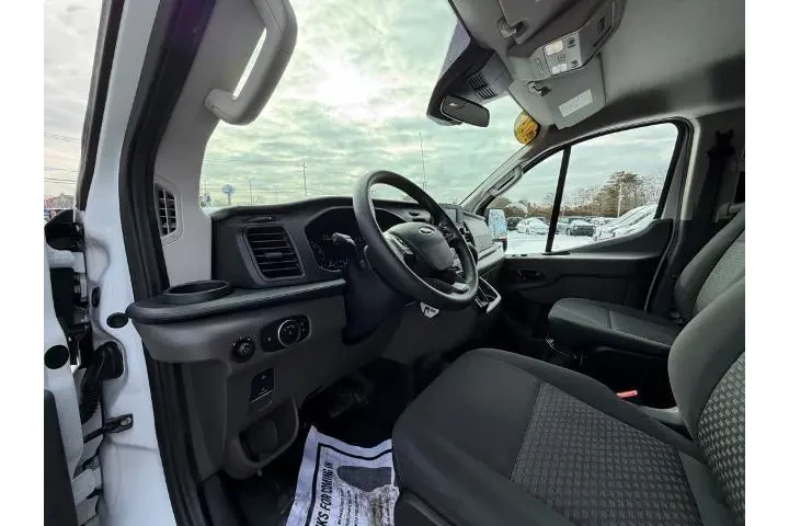 $33700 : Ford Transit 2024 250 3dr SW image 9