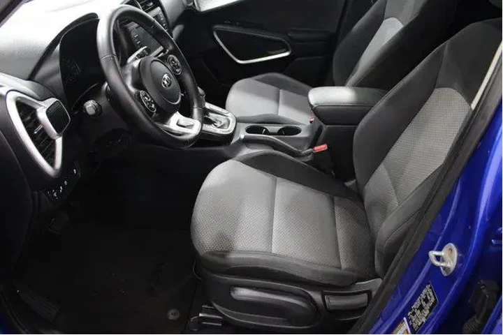 $15971 : Kia Soul 2020 LX 4dr Crossov image 5