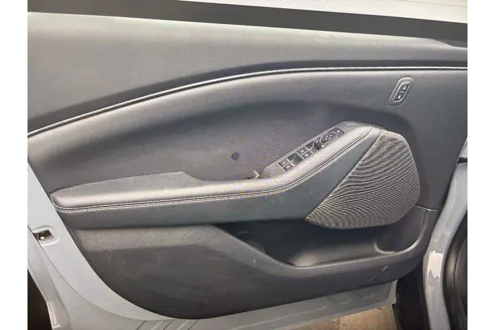 $31995 : Ford Mustang Mach-E 2025 Sel image 9