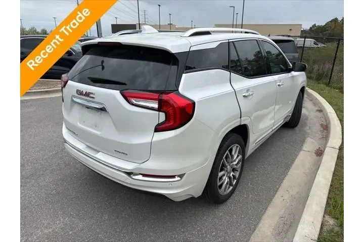 $32898 : GMC Terrain 2024 AWD Denali image 3