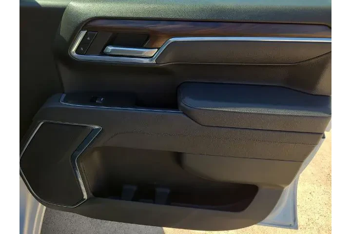 $39910 : GMC Sierra 1500 2025 4x2 SLT image 9