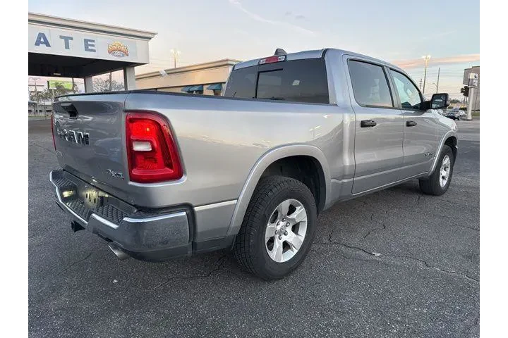 $35394 : Ram 1500 2025 4x4 Big Horn 4 image 5