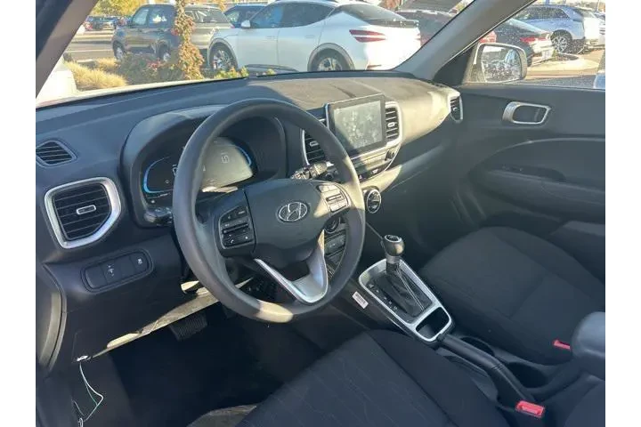 $19500 : Hyundai VENUE 2025 SE 4dr Cr image 8