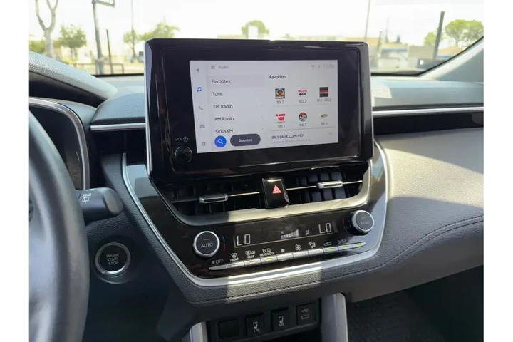 2023 Toyota Corolla Cross XLE image 8