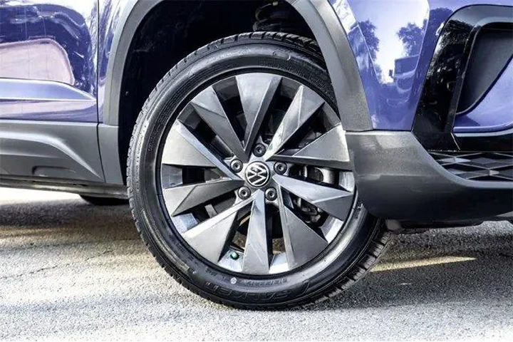 $18192 : Volkswagen Taos 2024 S 4dr S image 2