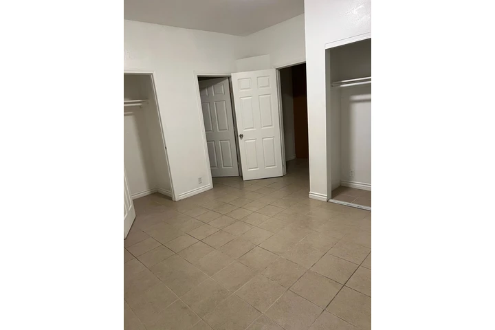 $1150 : Rento cuarto image 8