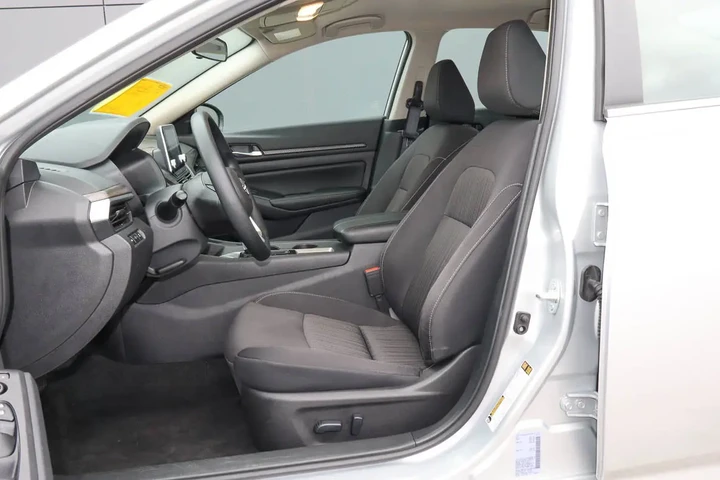 $22787 : 2025 Altima SV AWD image 7