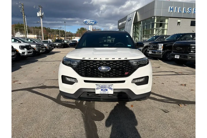 $28695 : Ford Explorer 2020 AWD ST 4d image 2
