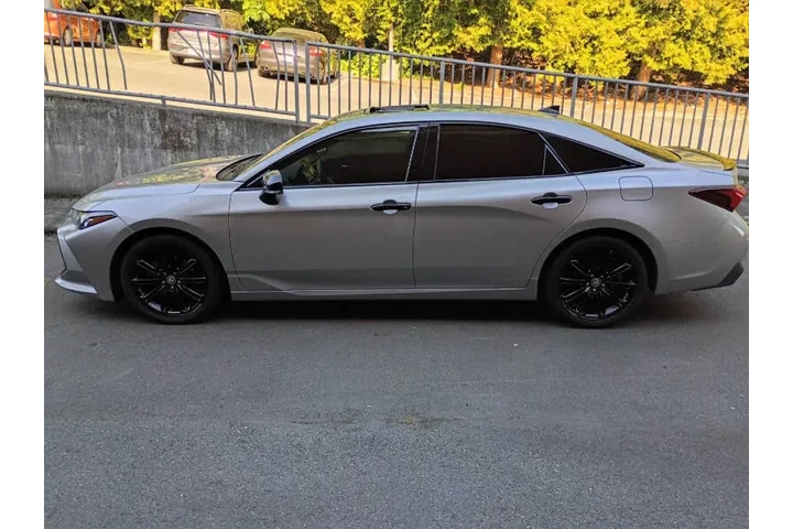 $29900 : 2022 Avalon Hybrid XSE Nights image 10