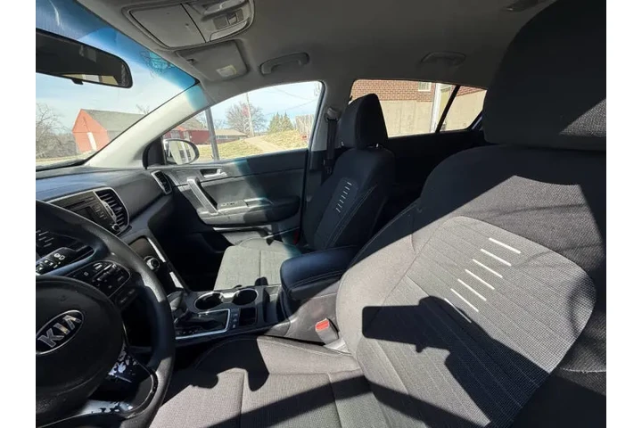 $7999 : 2018 Sportage LX image 8