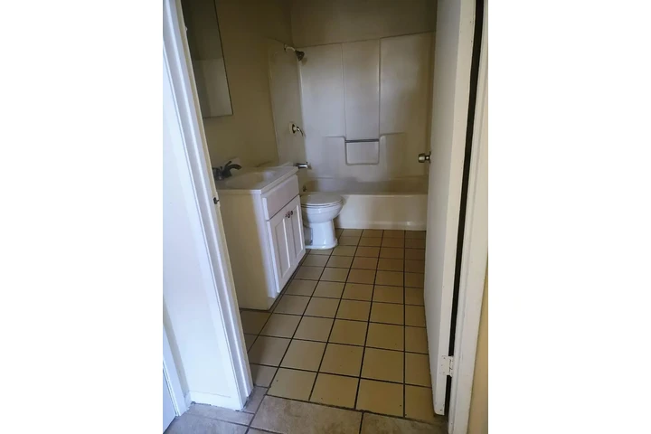 $1500 : Estudio en LA de renta image 3