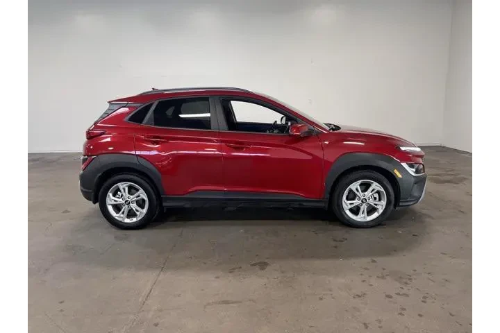 $17472 : Hyundai KONA 2022 AWD SEL 4d image 2