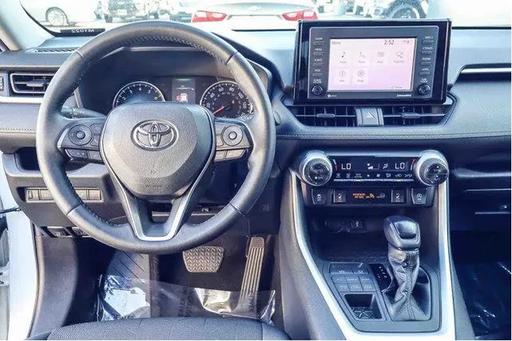 $25500 : Toyota RAV4 2022 AWD XLE 4dr image 3