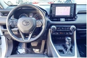$25500 : Toyota RAV4 2022 AWD XLE 4dr thumbnail